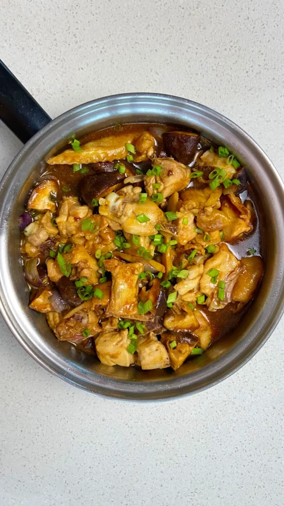 Braised Shiitake Mushroom Chicken, so easy with a delicious sauce