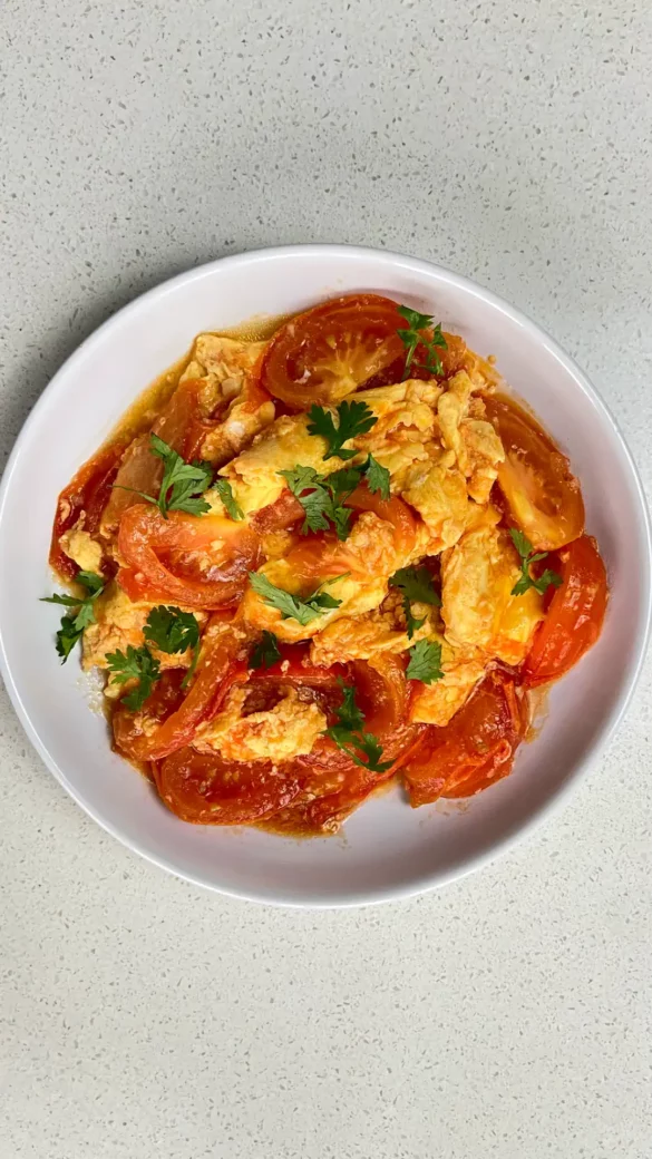 Tomato and Eggs, so simple, healthy and delicious, and only takes 10 minutes!