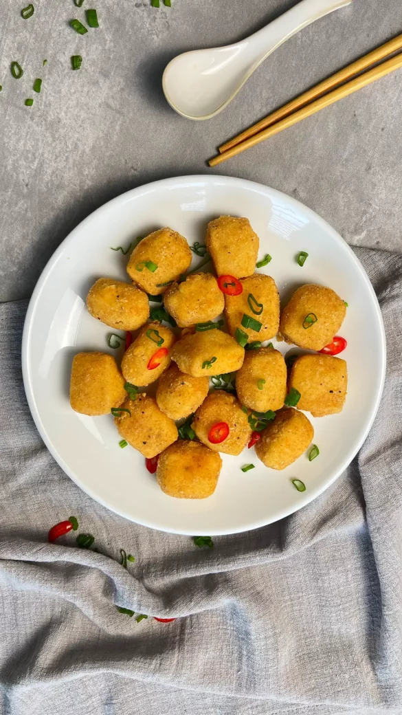 Crispy Salt and Pepper Tofu that has amazing flavour and a BIG texture contrast!