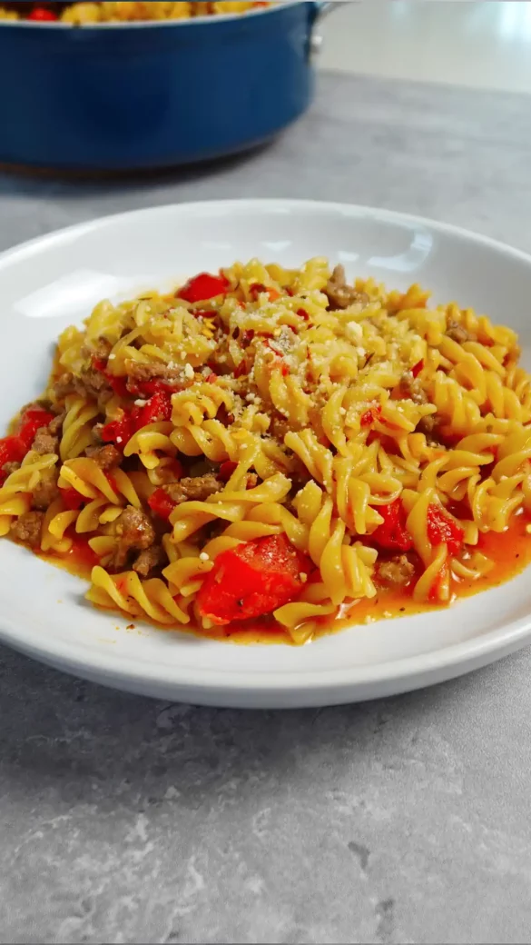 One Pot Beef Tomato Pasta, made with chicken broth in only 20 minutes!
